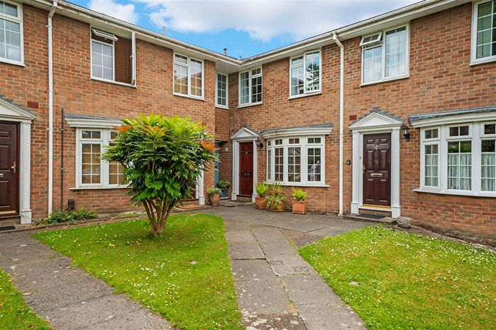2 Bedroom Property For Sale In Danesrood, Lower Edgeborough Road, Guildford, GU1