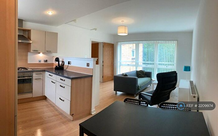 2 Bedroom Flat To Rent In Mcphail Street, Glasgow, G40