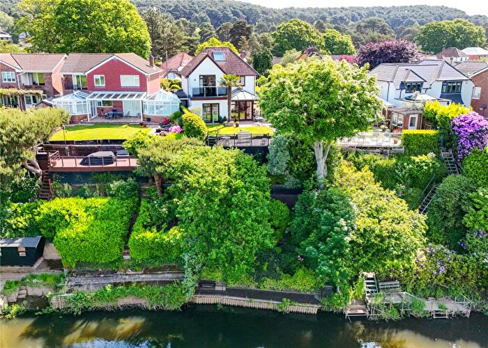 3 Bedroom Detached House For Sale In River Way, Christchurch, Dorset, BH23