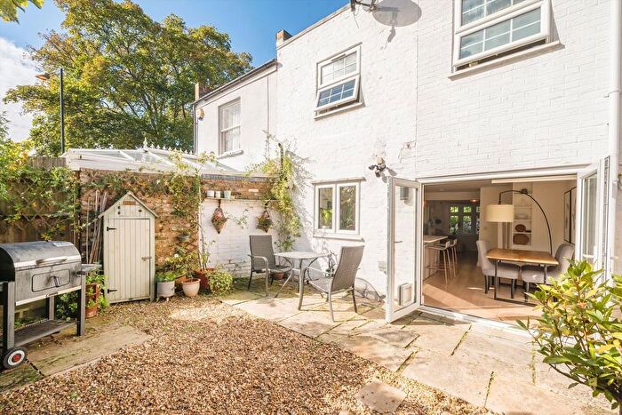 2 Bedroom Property For Sale In St. Marys Square, Ealing, W5
