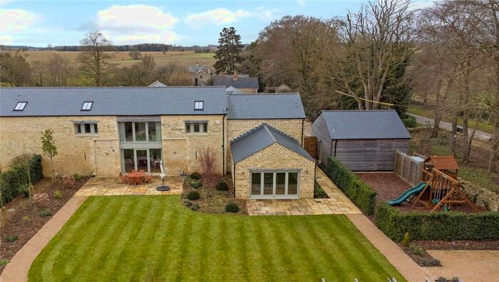 5 Bedroom Property For Sale In Signet Hill Barns, Signet Hill, Burford, Oxfordshire OX18