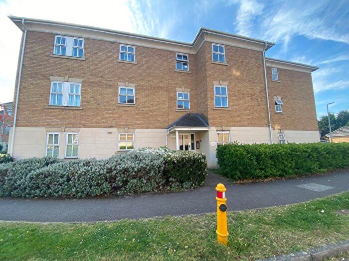 2 Bedroom Flat To Rent In Hurworth Avenue, SL3