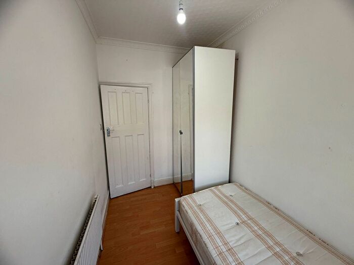 4 Bedroom Semi-Detached House To Rent In Chatsworth Avenue, Wembley, HA9