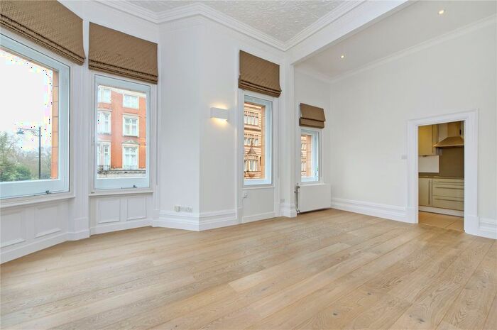 2 Bedroom Flat To Rent In Pont Street, Knightsbridge, London, SW1X