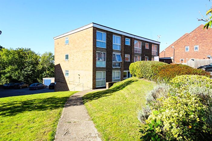 2 Bedroom Flat For Sale In Sedlescombe Gardens, St. Leonards-On-Sea, TN38