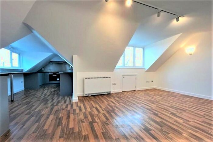 1 Bedroom Flat To Rent In Queens Road, Hendon, NW4