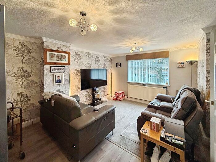 3 Bedroom Semi-detached House For Sale In Winchester Close, Barry, CF62