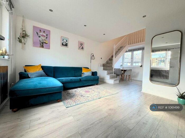 1 Bedroom Flat To Rent In East Smithfield, London, E1W