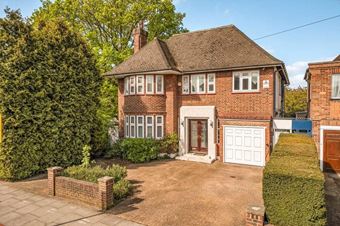 6 Bedroom Detached House For Sale In Chalgrove Gardens, Finchley, N3