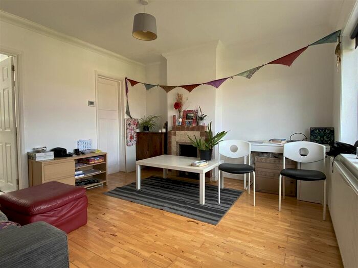 2 Bedroom Semi-Detached House To Rent In Moulsecoomb Way, Brighton, BN2