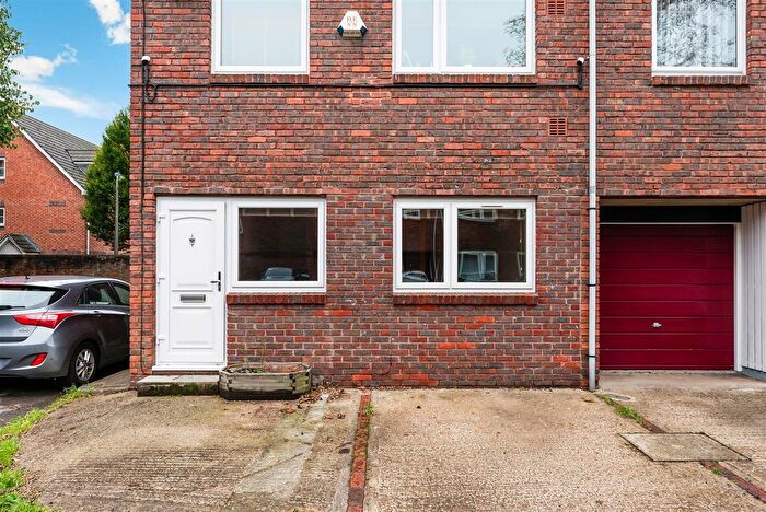 Studio To Rent In Brangwyn Crescent, Colliers Wood, London, SW19