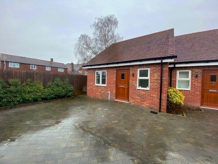 1 Bedroom Semi-Detached House To Rent In Stroller Close Thatcham, RG19