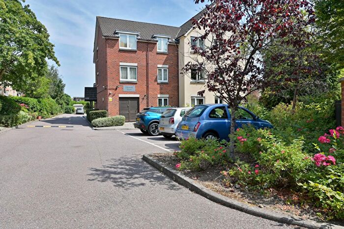 1 Bedroom Flat For Sale In Clement Court, Watford, WD25