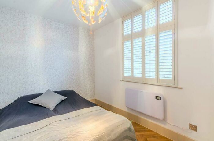 2 Bedroom Flat To Rent In Auckland Road, Crystal Palace, London, SE19