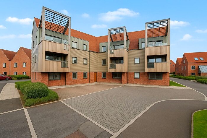 2 Bedroom Flat For Sale In Elliotts Way, Chatham, ME4