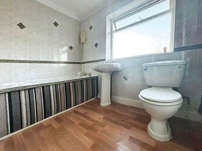 2 Bedroom Semi-Detached House For Sale In Sycamore Road, Carlton-In-Lindrick, Worksop, S81