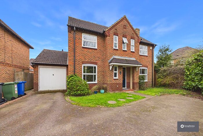 3 Bedroom Detached House For Sale In Kingfisher Road, Brackley, NN13