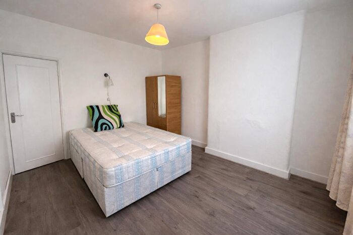 2 Bedroom Flat To Rent In Meads Road, N22