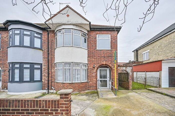 3 Bedroom Semi-Detached House For Sale In Derwent Avenue, London, Edmonton, London, N18