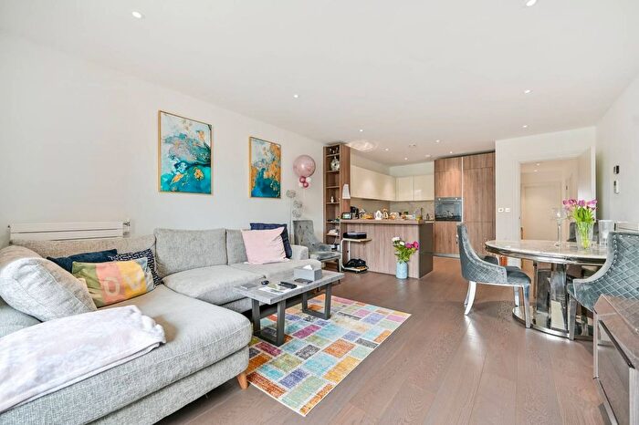 2 Bedroom Flat To Rent In Queenshurst Square, Kingston, Kingston Upon Thames, KT2