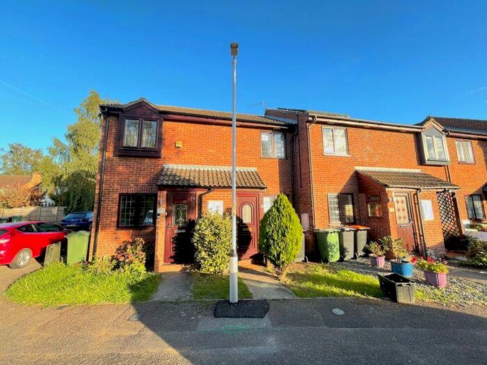 2 Bedroom End Of Terrace House To Rent In Old School Gardens, Bedford, MK45