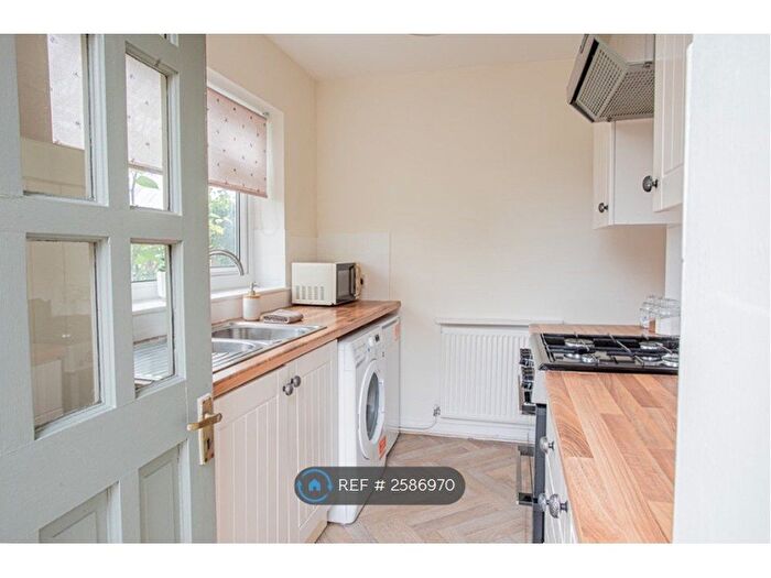 2 Bedroom End Terrace House To Rent In Lidget Street, Huddersfield, HD3