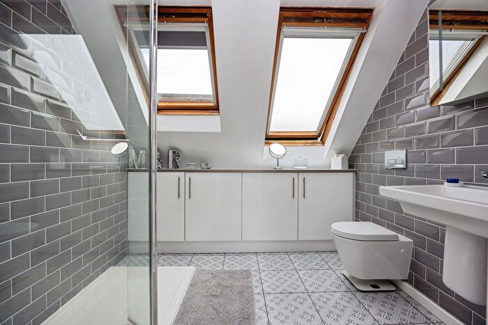5 Bedroom Semi-Detached House For Sale In St. Johns Road, Farnham, Surrey, GU9