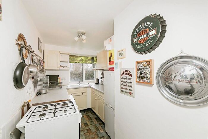 2 Bedroom Flat For Sale In Langdale Gardens, Earley, Reading, RG6