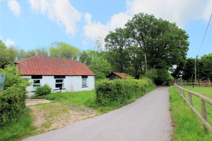 3 Bedroom Bungalow For Sale In Clay Hill, Beenham, Reading, Berkshire, RG7
