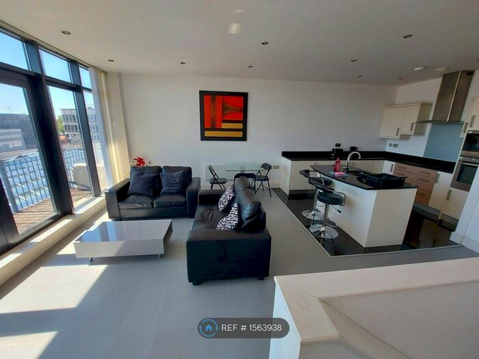 2 Bedroom Flat To Rent In The Axis, Nottingham, NG1