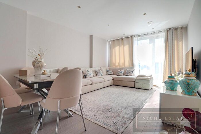2 Bedroom Apartment For Sale In Weld Place, New Southgate, London, - See Virtual D Tour Online, N11