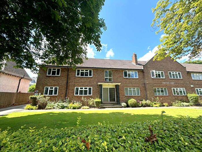 2 Bedroom Flat To Rent In Lichfield Road, Sutton Coldfield, West Midlands, B74