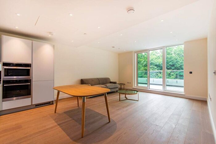 2 Bedroom Flat To Rent In Queenstown Road, Battersea, London, SW11