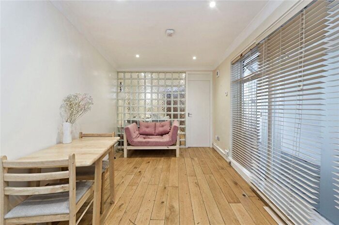 1 Bedroom Flat To Rent In Bedford Gardens, Kensington, W8