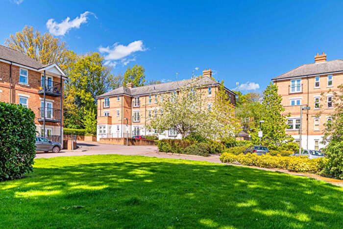 2 Bedroom Apartment To Rent In Adrian Close, Hemel Hempstead, Hertfordshire, HP1