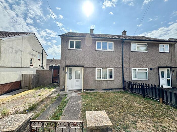 3 Bedroom Semi-Detached House For Sale In Oakley Close, Caldicot, NP26