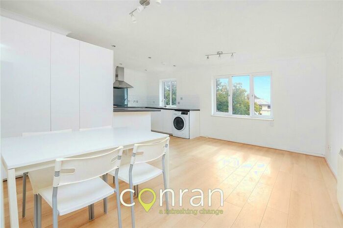 2 Bedroom Apartment To Rent In Lewisham Way, Brockley, SE4