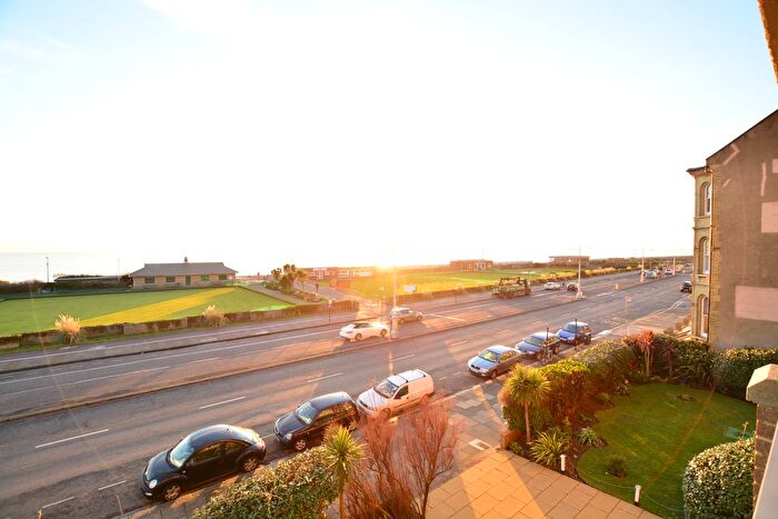 2 Bedroom Flat For Sale In Kingsway, Hove, BN3