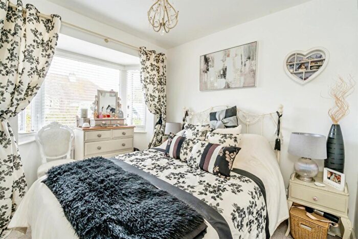 2 Bedroom Detached Bungalow For Sale In Norfolk Way, Bognor Regis, PO22