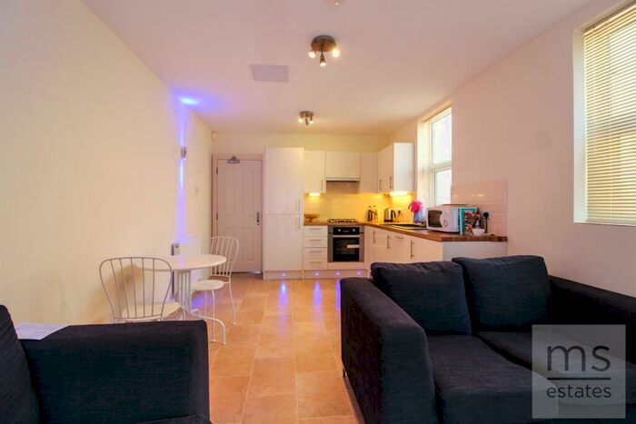 2 Bedroom Flat To Rent In £pppw Seely Road, Lenton, Nottingham, NG7