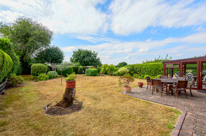 4 Bedroom Bungalow For Sale In York Drove, Nomansland, Salisbury, Wiltshire, SP5