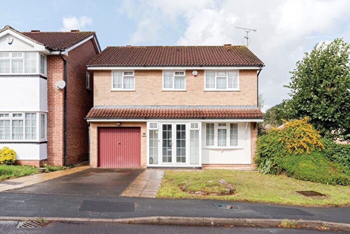 3 Bedroom Detached House For Sale In Crescent Road, Downend, BS16