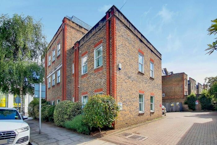 2 Bedroom Flat To Rent In Castlegate, Richmond, TW9