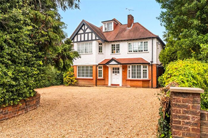 3 Bedroom Flat For Sale In Upper Brighton Road, Surbiton, KT6
