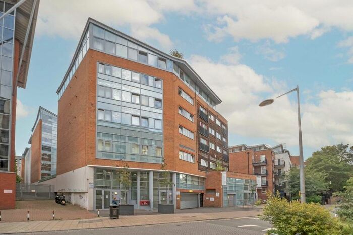 2 Bedroom Flat To Rent In Skerne Road, Kingston Upon Thames, KT2