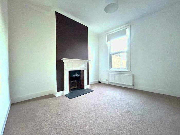 3 Bedroom Maisonette To Rent In Graeme Road, Enfield, EN1