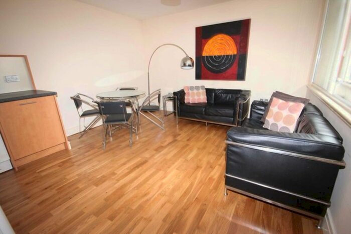 2 Bedroom Flat To Rent In Hilton Street, Manchester, M1