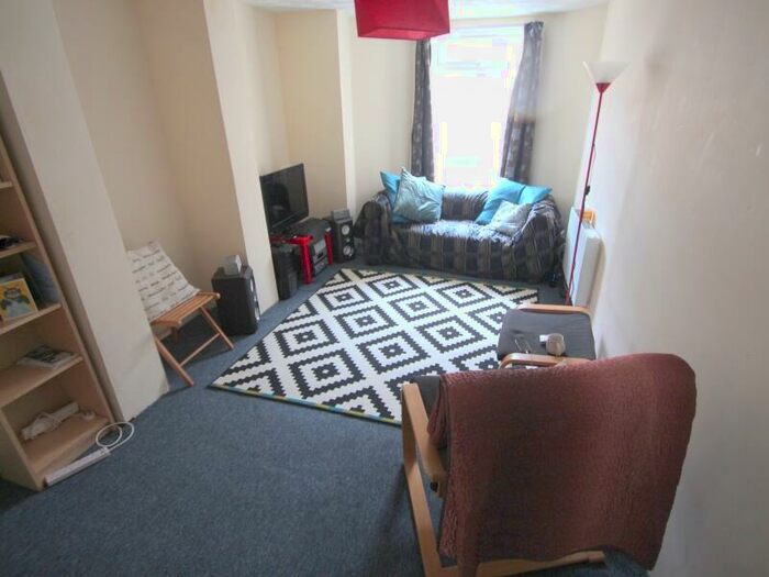 1 Bedroom Flat To Rent In Back Brudenell Mount, Hyde Park, Leeds, LS6