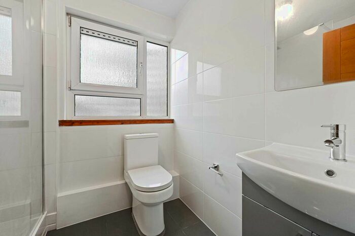 4 Bedroom Flat To Rent In Studley Road, London, SW4