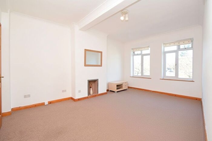 2 Bedroom Flat For Sale In Shaftesbury Avenue, Harrow, HA2